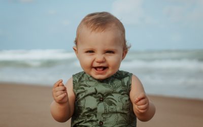 Vacances à la mer : que mettre dans la valise de bébé ?